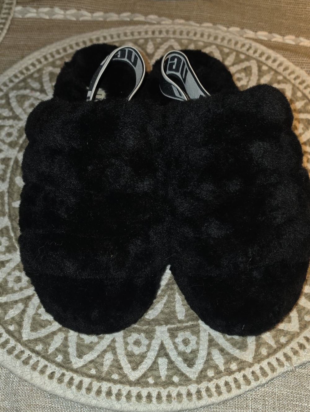UGG Fluff Yeah Black Shearling Slippers Size 5